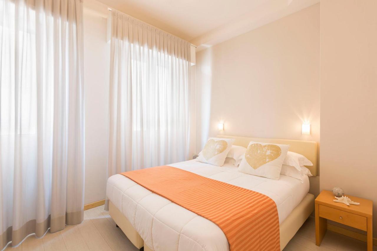 Hotel Commodore Риччоне Екстер'єр фото