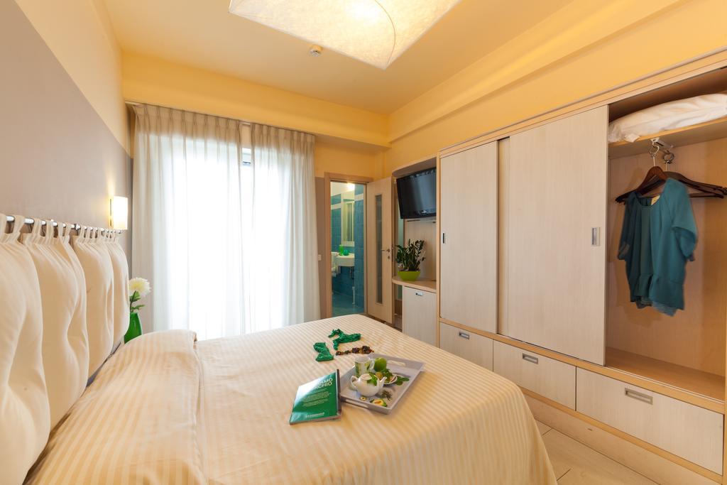 Hotel Commodore Риччоне Екстер'єр фото