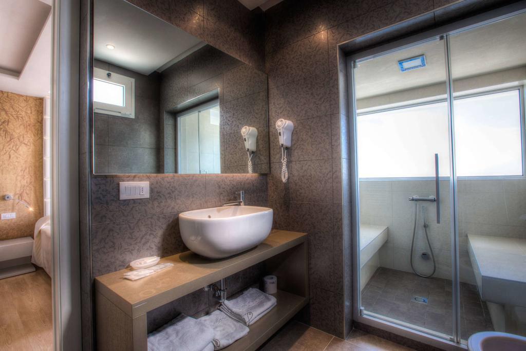 Hotel Commodore Риччоне Екстер'єр фото